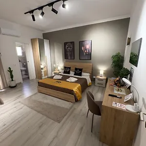 La Via Di Mezzo Appartement